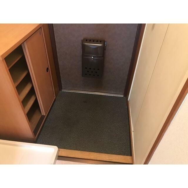 リュミエ本厚木 玄関