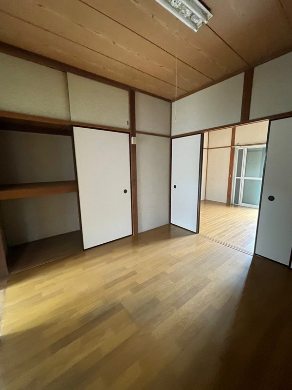 三直アパート ベッドルーム