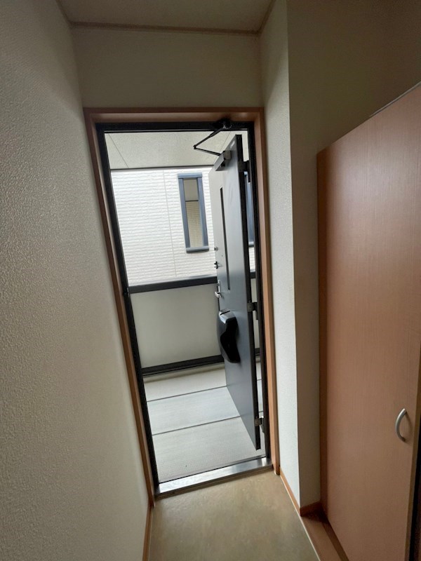 ハイネスN 玄関