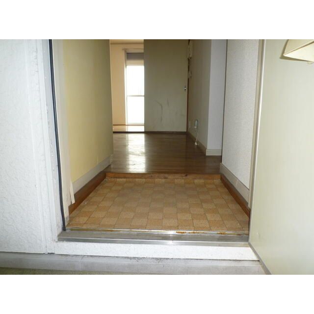 エステートピッコロ 玄関