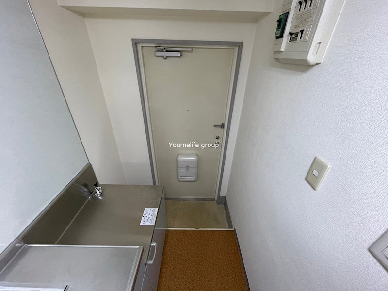 下の根グラスワン 玄関