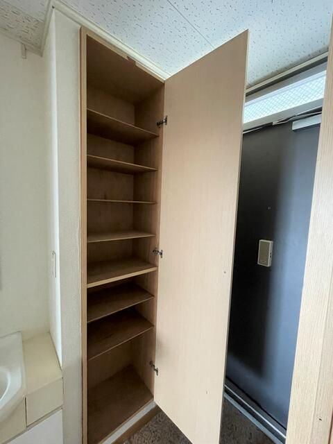 メイゾン・チュトワイエ白旗 玄関