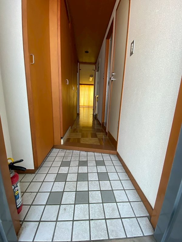 ステアーズアパートメント 玄関