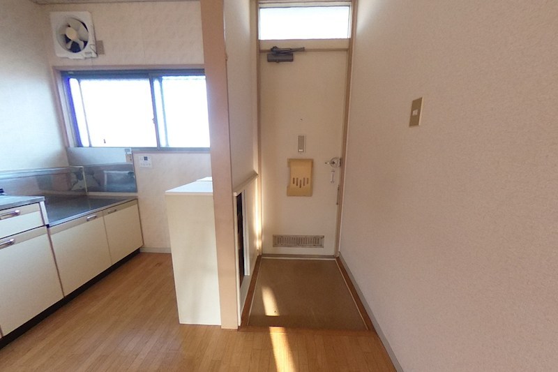 冠ハイツ 玄関