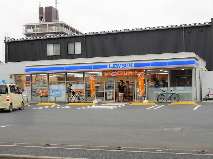 トゥザウェスト コンビニ