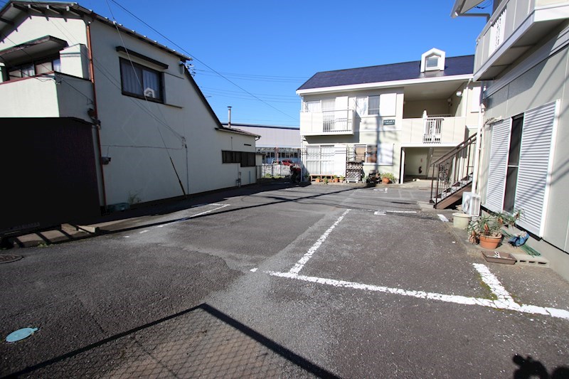 コーポ山室B 駐車場