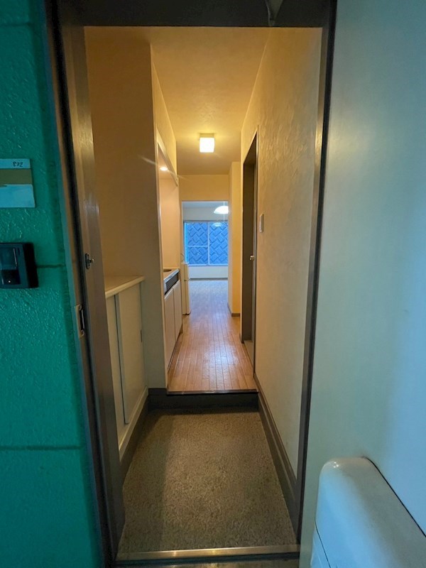 テニメント・ヒル 玄関