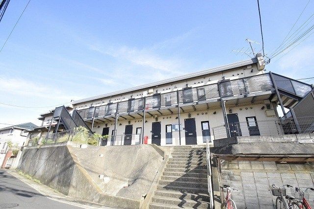 ヴァンヴェール伊勢原 201号室 外観