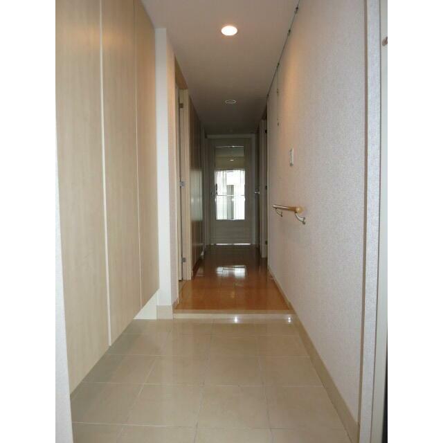 ガーデンアソシエＩ棟 玄関