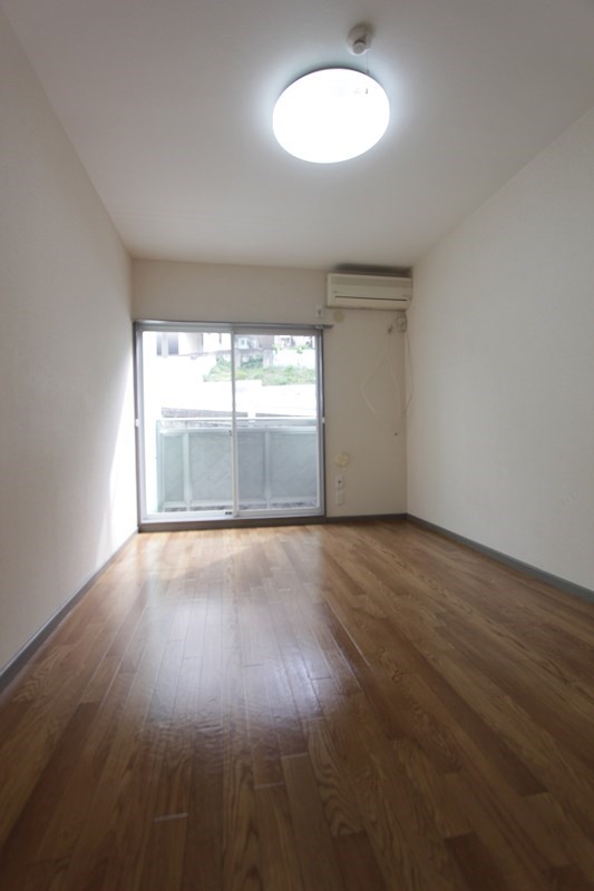 テニメント・ヒル リビング