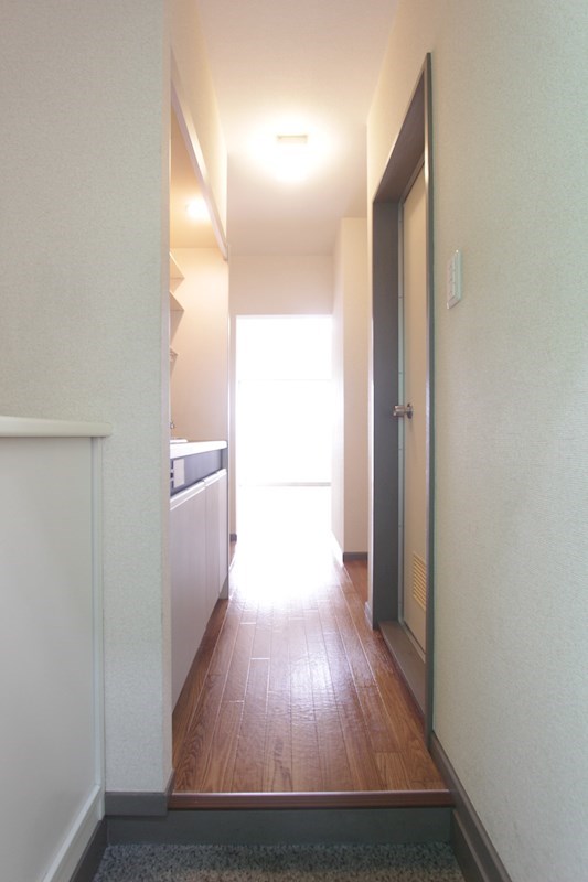 テニメント・ヒル 玄関