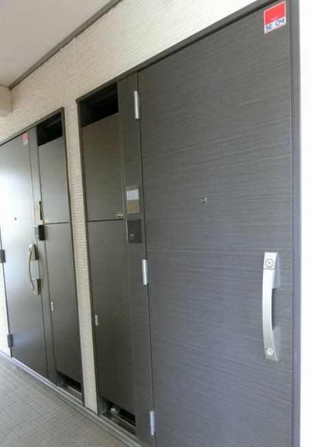 リブリ・WINROSE 玄関