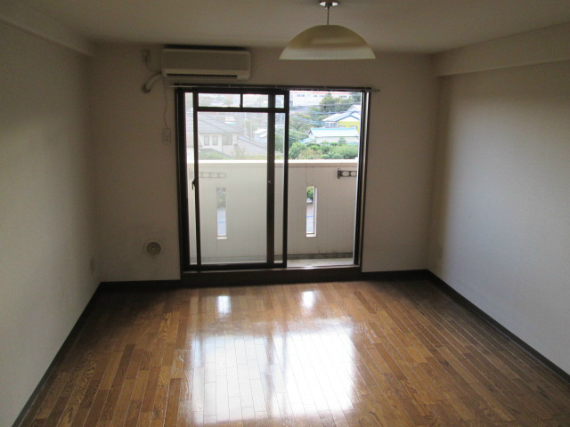 コンフォール伊勢原 リビング