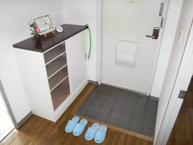 Sazan　Piloti・つまだ 玄関