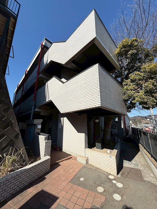 ワコーレエレガンス鶴巻温泉第一 302号室 外観