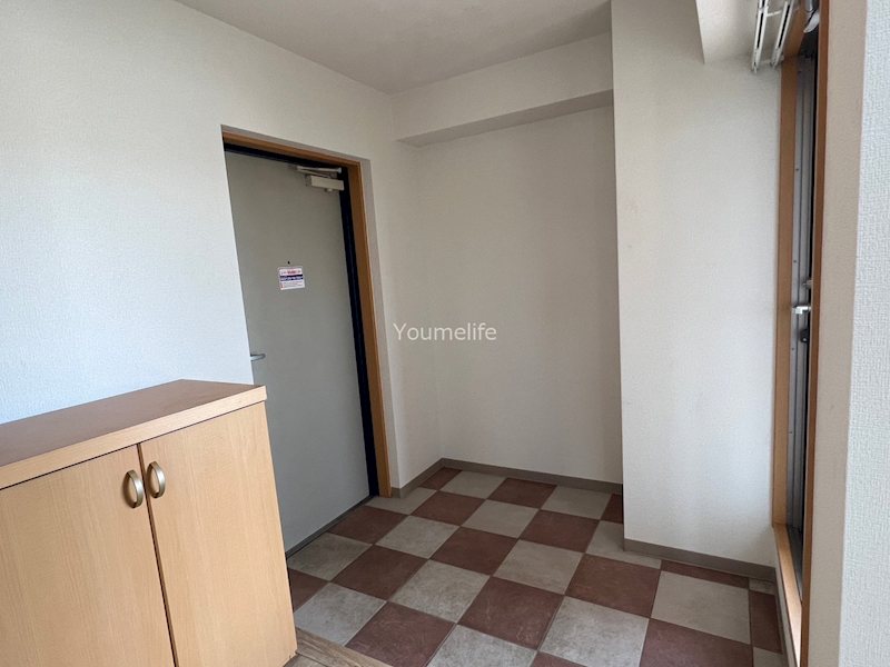 プレシャスイースト 玄関