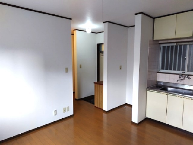 相湘13生沢ハイツ リビング