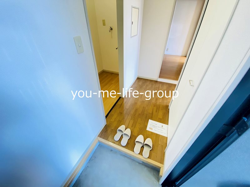 ラークヒルズB 玄関