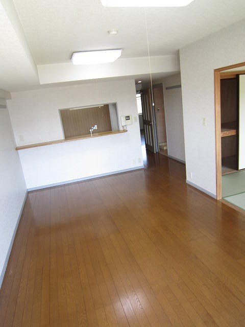 ロイヤルⅢ リビング