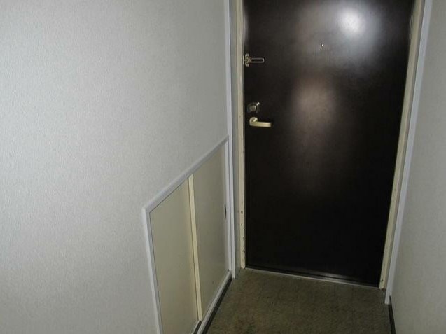 リラ伊勢原 玄関