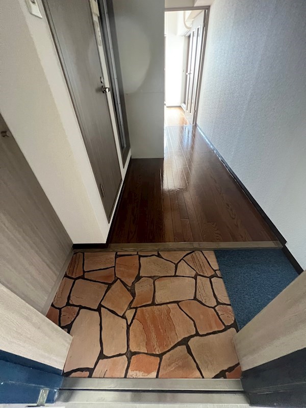 コマキビル 玄関