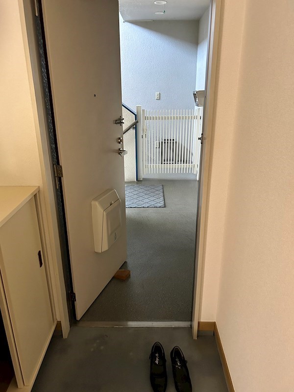 堤ビル 玄関