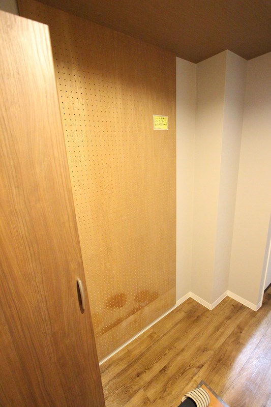 カレッジヒルズB  玄関