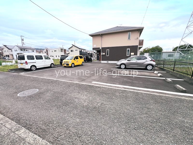 若宮ハイツ坂下 駐車場