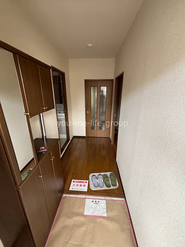 セレス岩原 玄関