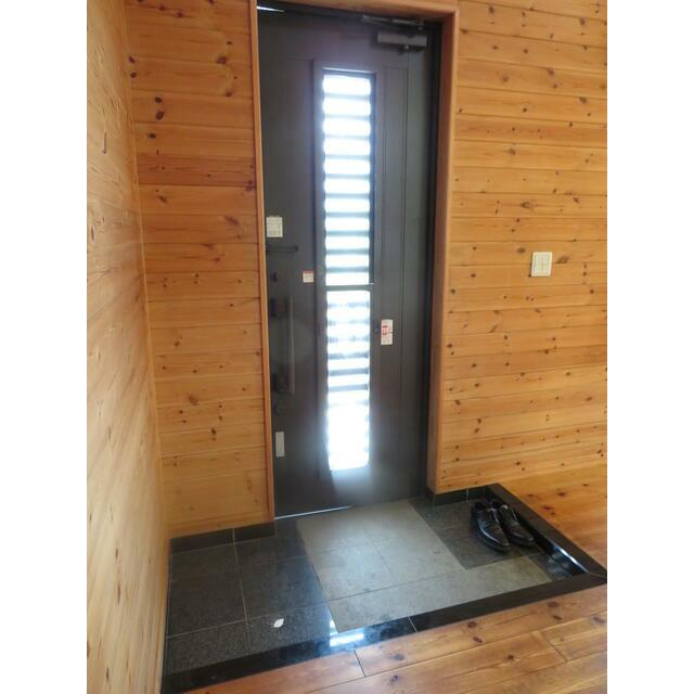 鳶尾五丁目貸家 玄関