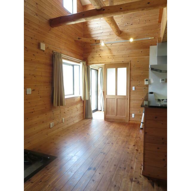 鳶尾五丁目貸家 リビング