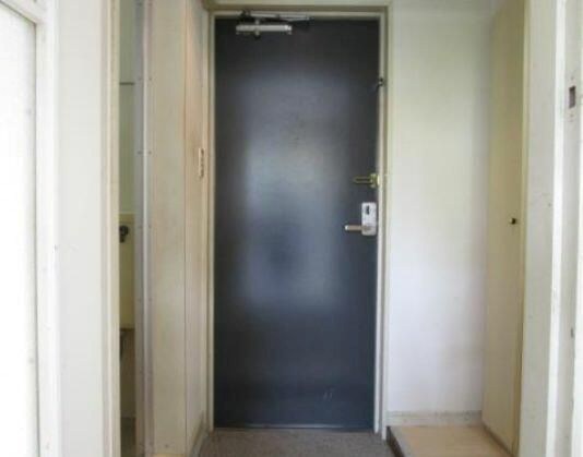 ハイム六会 玄関