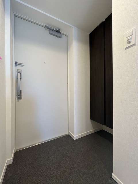 ＬＩＭＥ　ＲＥＳＩＤＥＮＣＥ　ＨＩＲＡＴＳＵＫＡ　ＷＥＳＴ 玄関