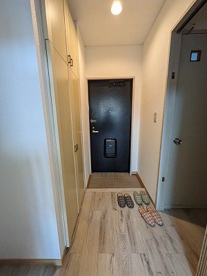 鈴与レジデンス 玄関