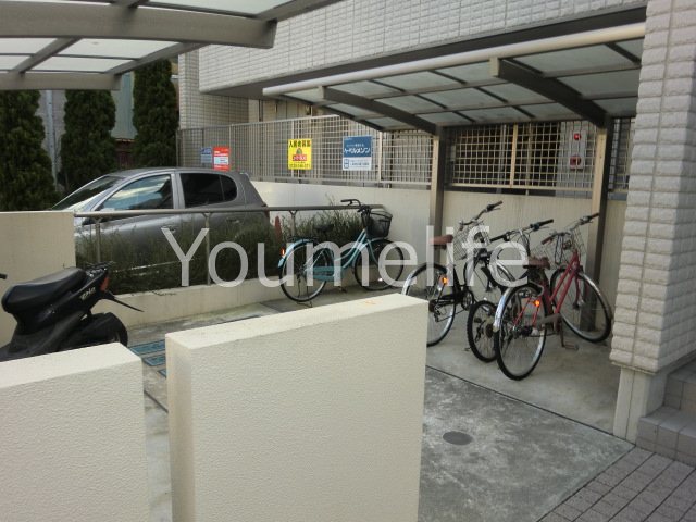 メゾンイナモト 駐車場