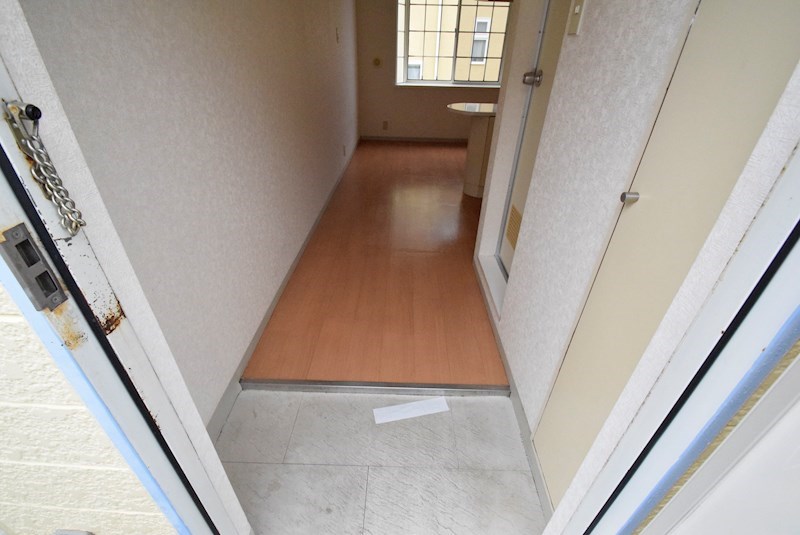 ベルピア伊勢原1-1 玄関