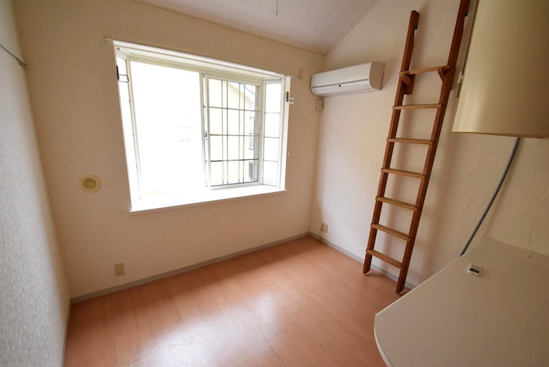 ベルピア伊勢原1-1 リビング