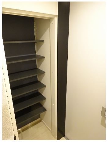 パインヒルズウエスト 玄関