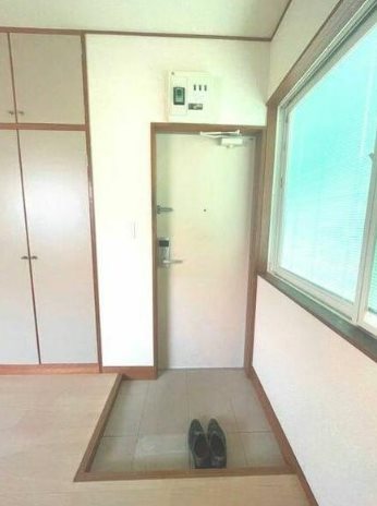 ゆりもハイツ 玄関