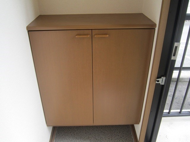 フローラサトウＡ 玄関