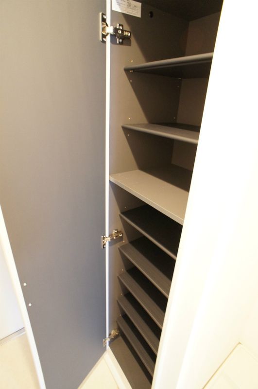 リブリ・オブリガーダ 玄関