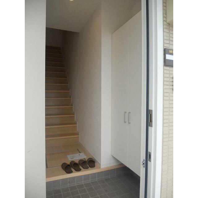 ディアコートヤマテ 玄関