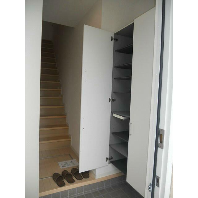 ディアコートヤマテ 玄関