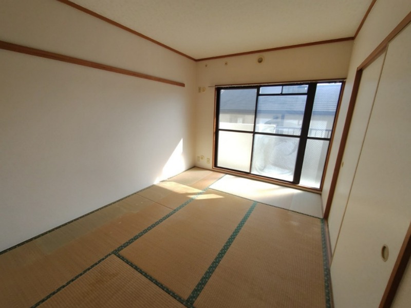 コスモ・ヌガタ ベッドルーム