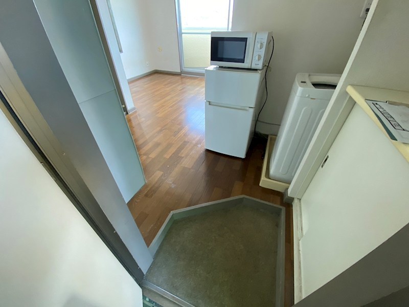 テニメント・ヒル 玄関