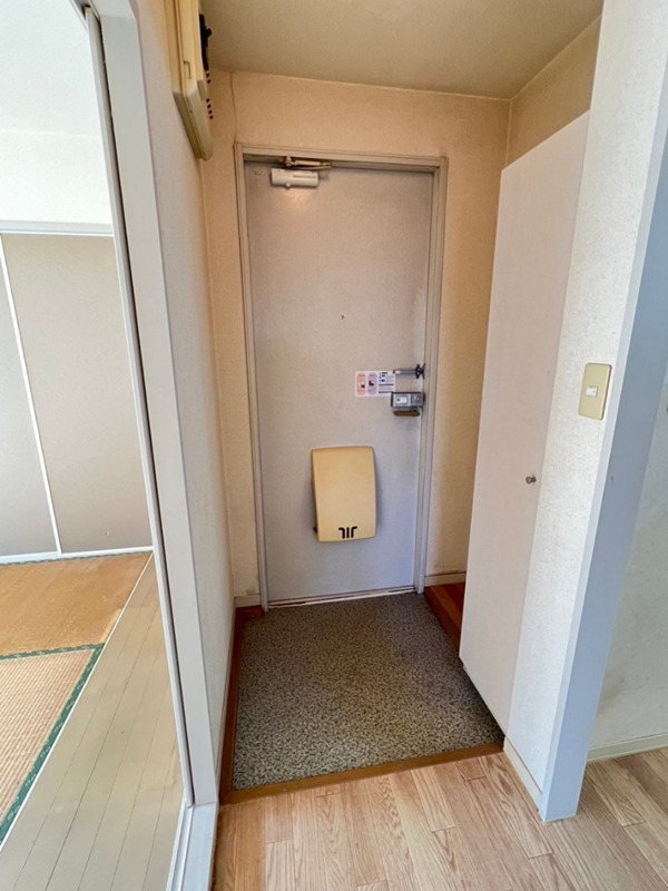 リバーパークＢ 玄関