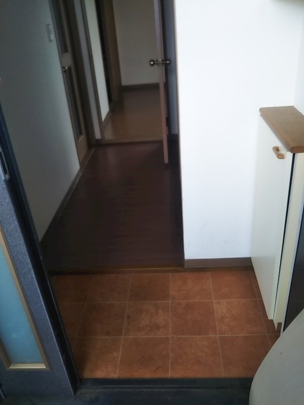 メゾンアイリスF 玄関