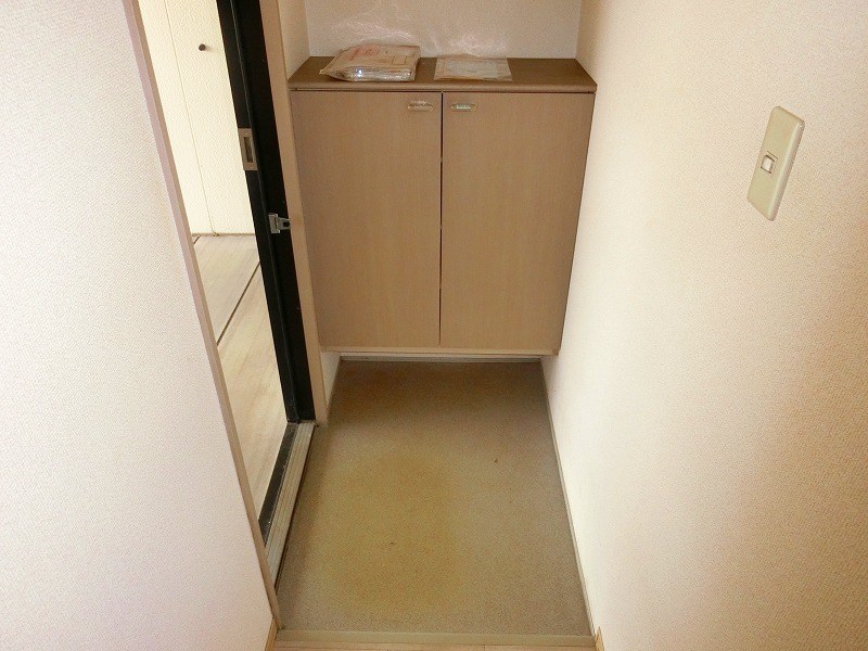 コスモエステート 玄関