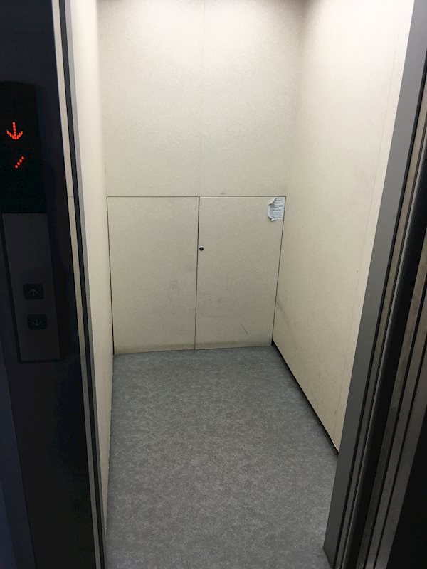 リアライズ伊勢原 玄関