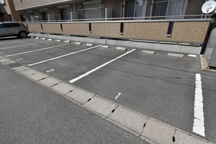 GEMINI ONNA 駐車場